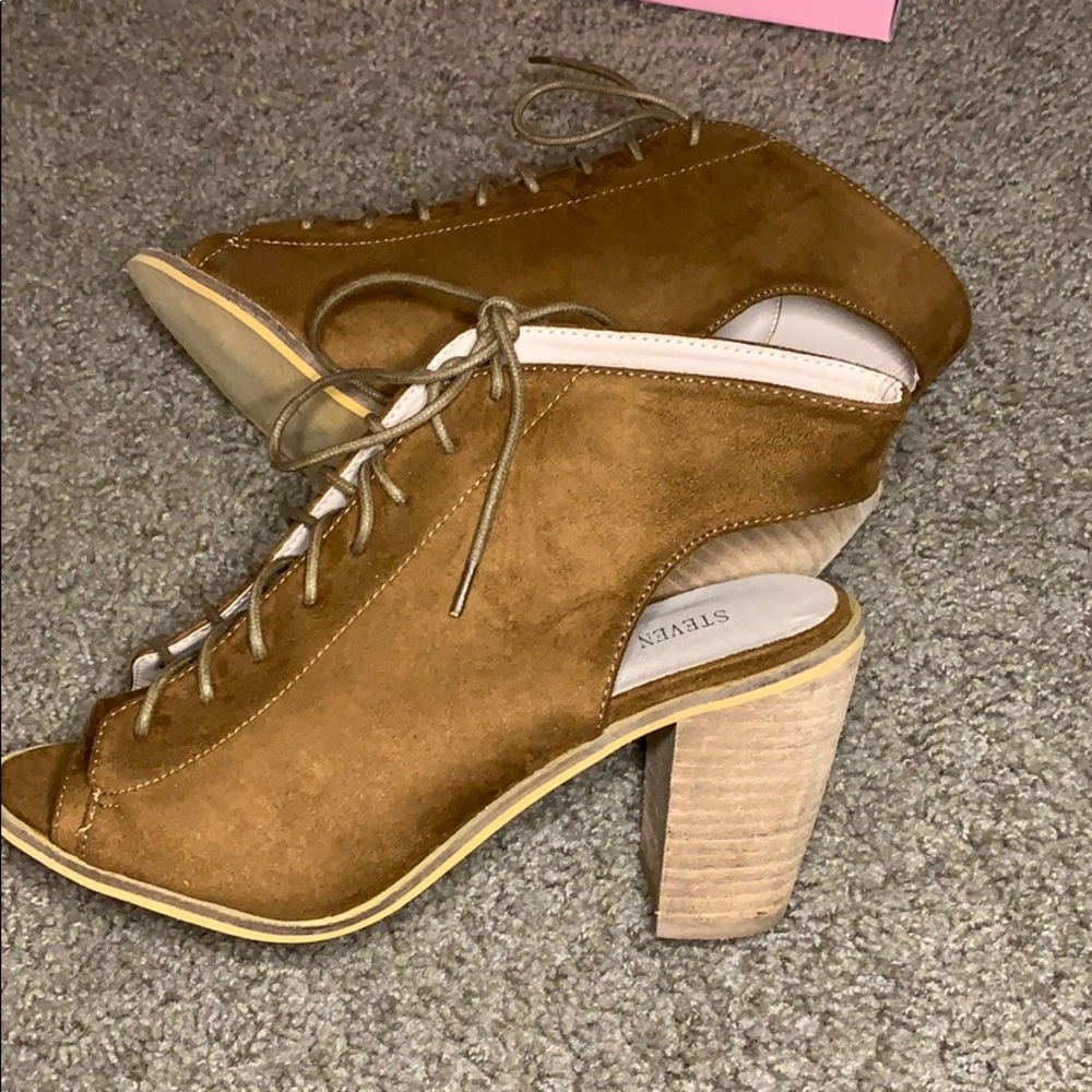 Shoes - Picture 4 of 4